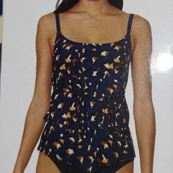 🌺New swimsuit top. - Picture 5 of 12